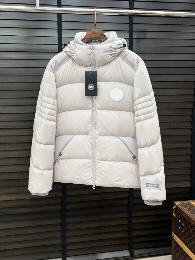 カナダグース 新作メンズおしゃれダウンジャケット、ハイテク防水加工でかさばらず、超クールなデザイン