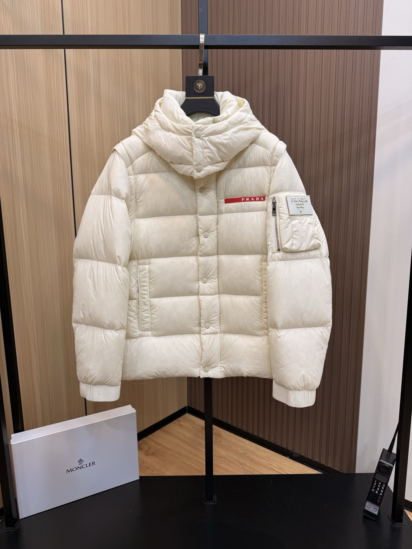 プラダ「Prada」秋冬新作 メンズ ファッションダウンジャケット