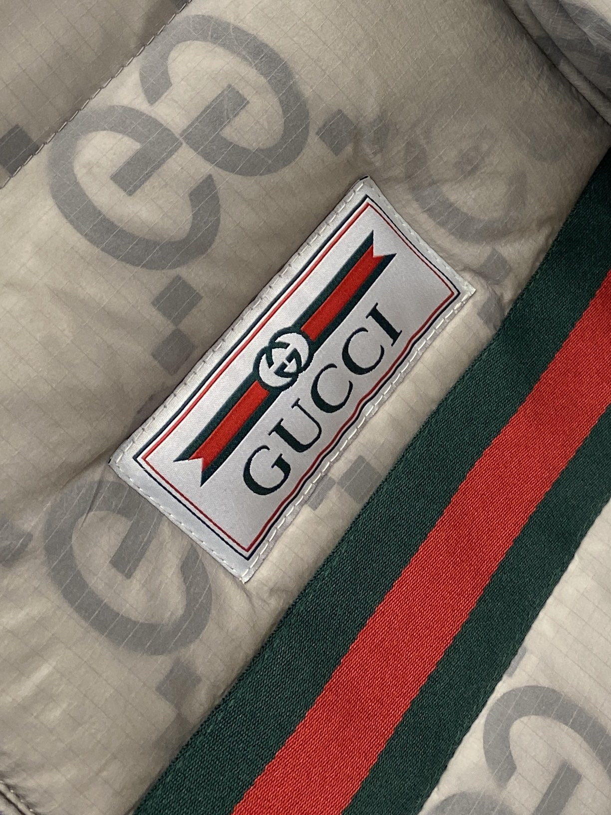 グッチ「Gucci」秋冬フード付きダウンジャケット