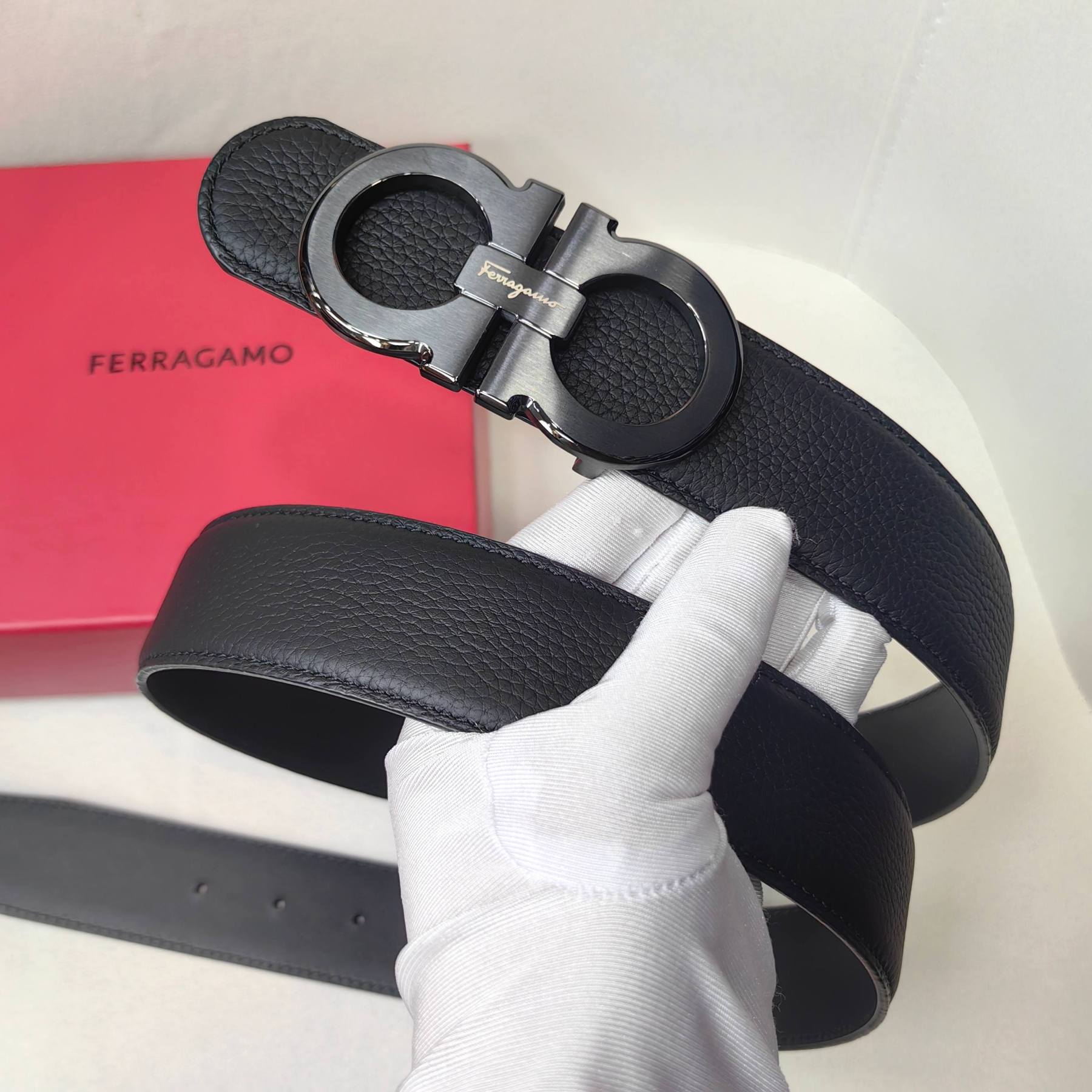 【新規倉庫入り】Salvatore Ferragamo 職人仕上げ高級ベルト「全長約 100cm」