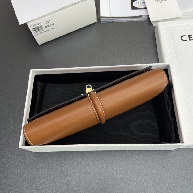 セリーヌ「Celine」TRIOMPHE16 光沢牛革財布