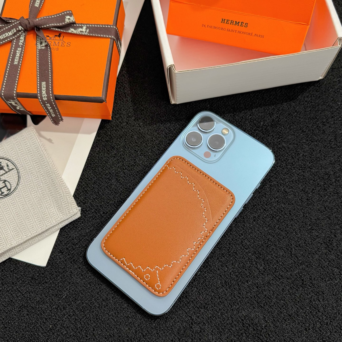 【限定新入荷】エルメス Cheval MagSafe 本革カードケース「12 シリーズ以降全 iPhone 対応」