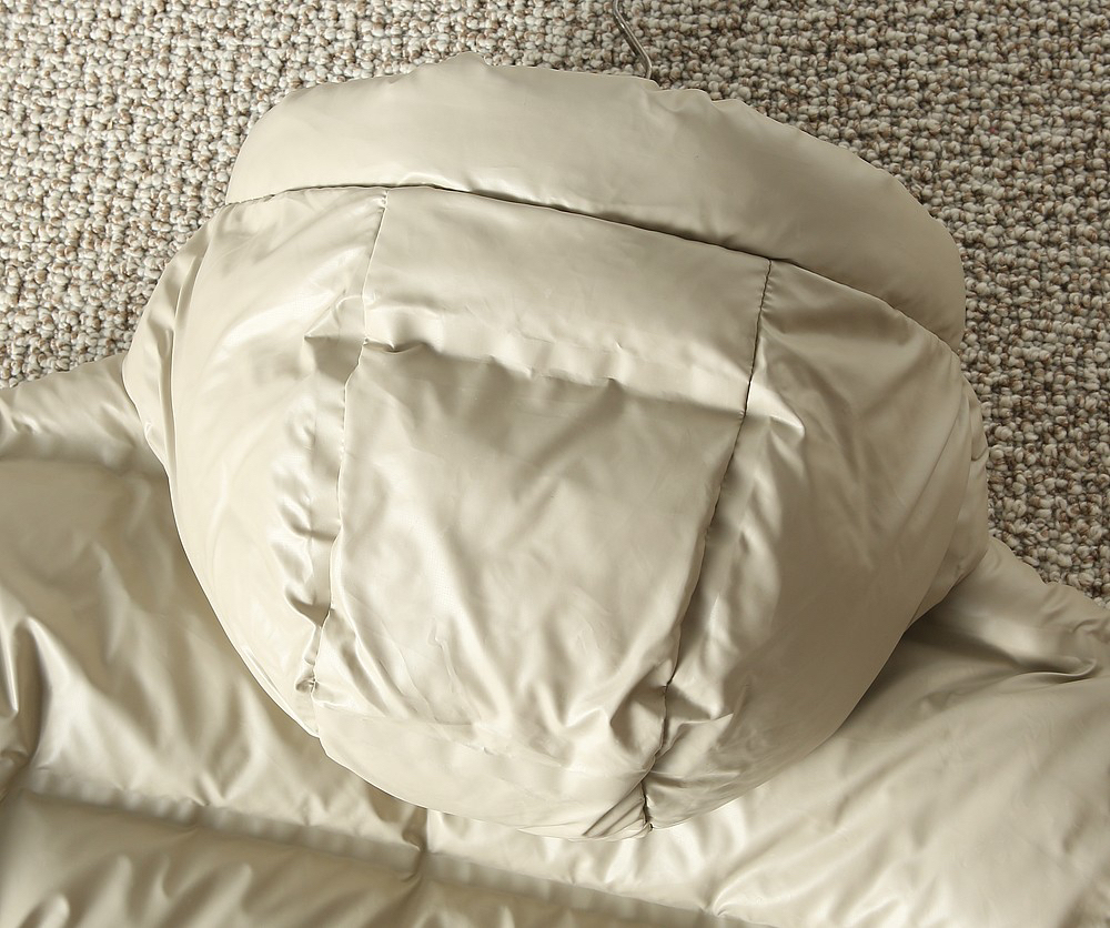 プラダ「Prada」冬季新作フード付きダウンジャケット 男女兼用