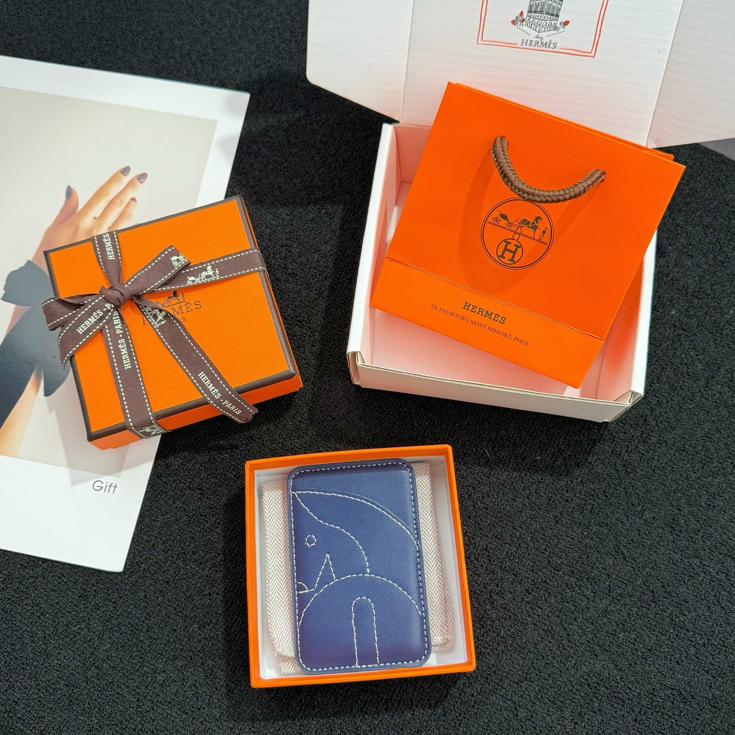 【限定新入荷】エルメス Cheval MagSafe 本革カードケース「12 シリーズ以降全 iPhone 対応」