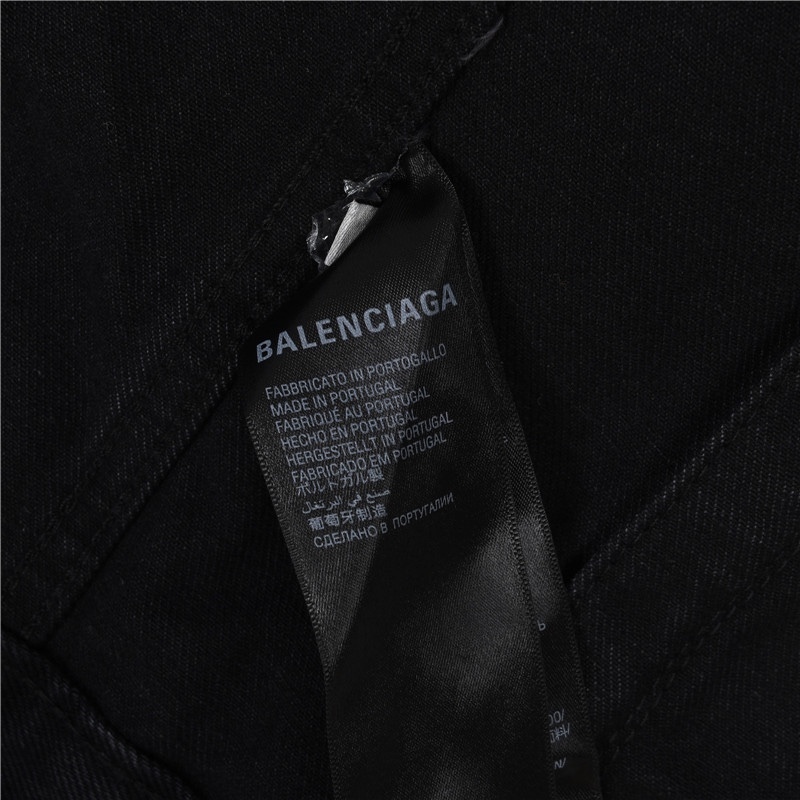 Balenciaga / バレンシアガ 24ss 背中にホットフィックスでロゴが付けられたジーンズジャケット