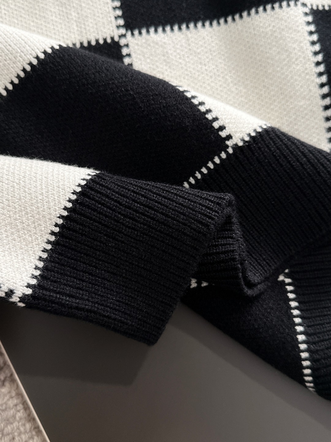 グッチ「Gucci」秋冬に欠かせないウールニットセーター