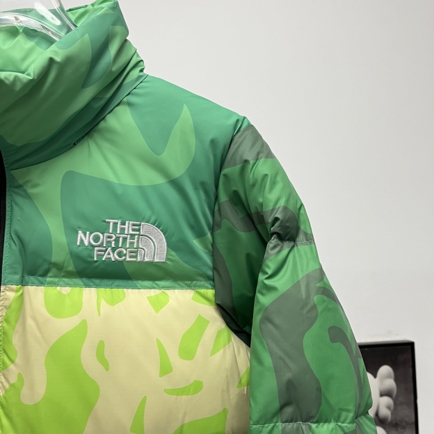 ザ・ノースフェイス XX KAWS 夢のコラボレーション ファッションフーディダウンジャケット 男女兼用