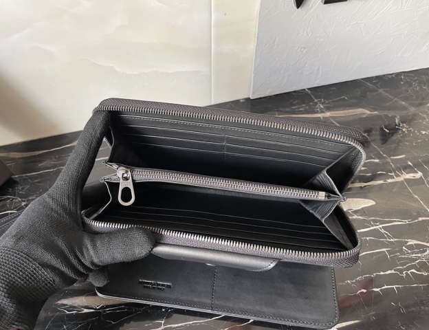 ボッテガ・ヴェネタ「Bottega Veneta」イントレチャート ザッパー ウォレット