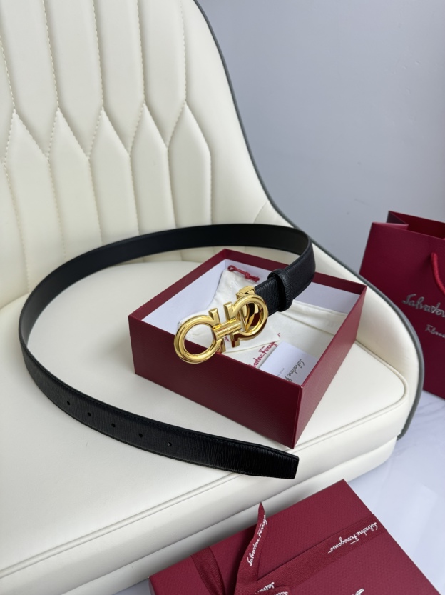 【新規倉庫入り】Salvatore Ferragamo 職人仕上げ高級ベルト「全長約 100cm」