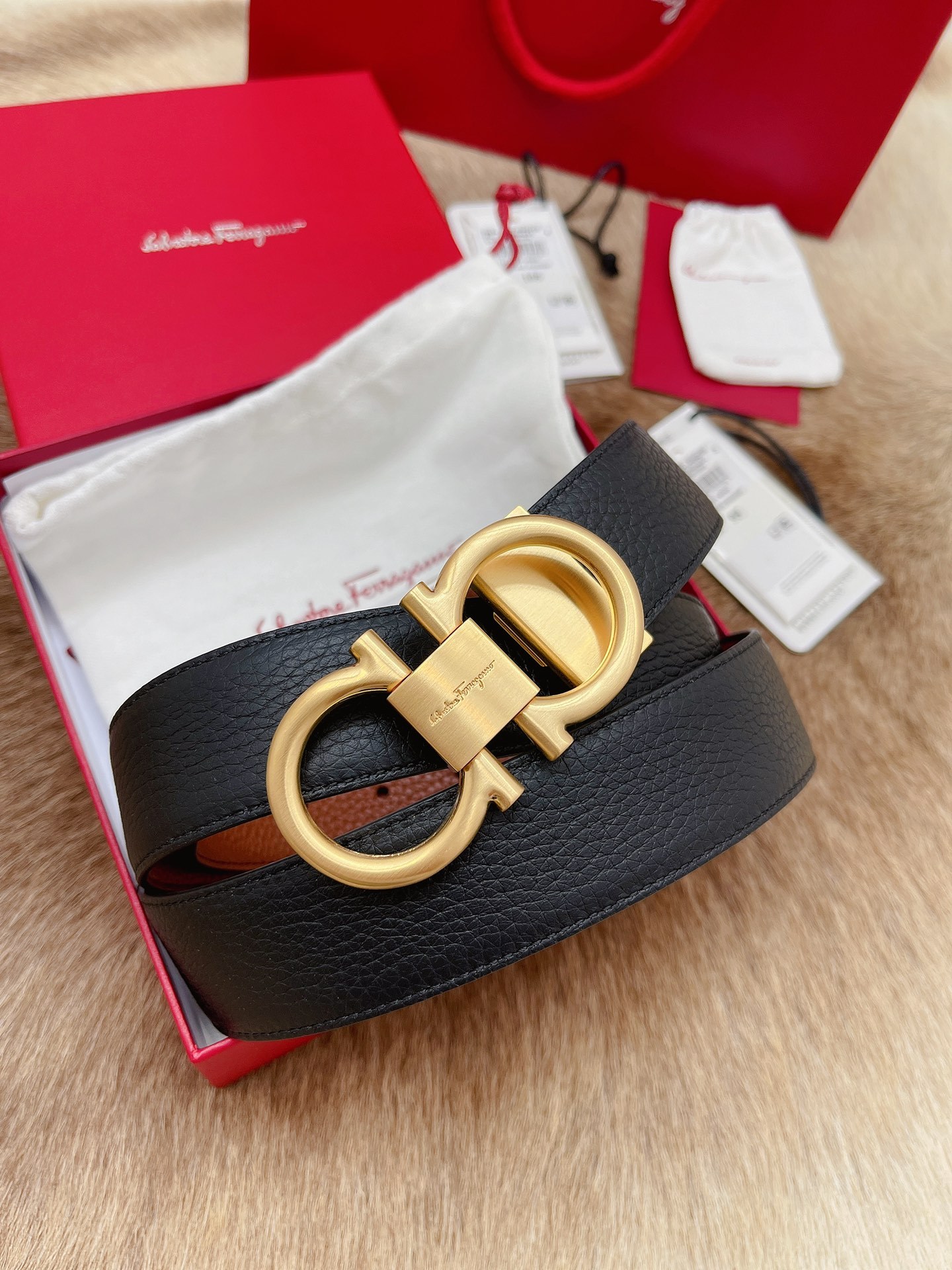 【新規倉庫入り】Salvatore Ferragamo 職人仕上げ高級ベルト「全長約 100cm」