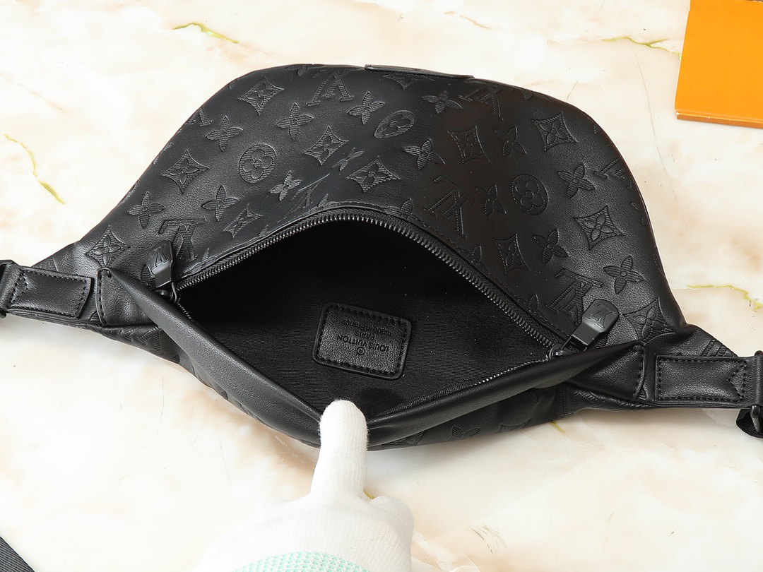ルイ・ヴィトン「Louis Vuitton」Discovery チェストバッグ＆ウエストバッグ