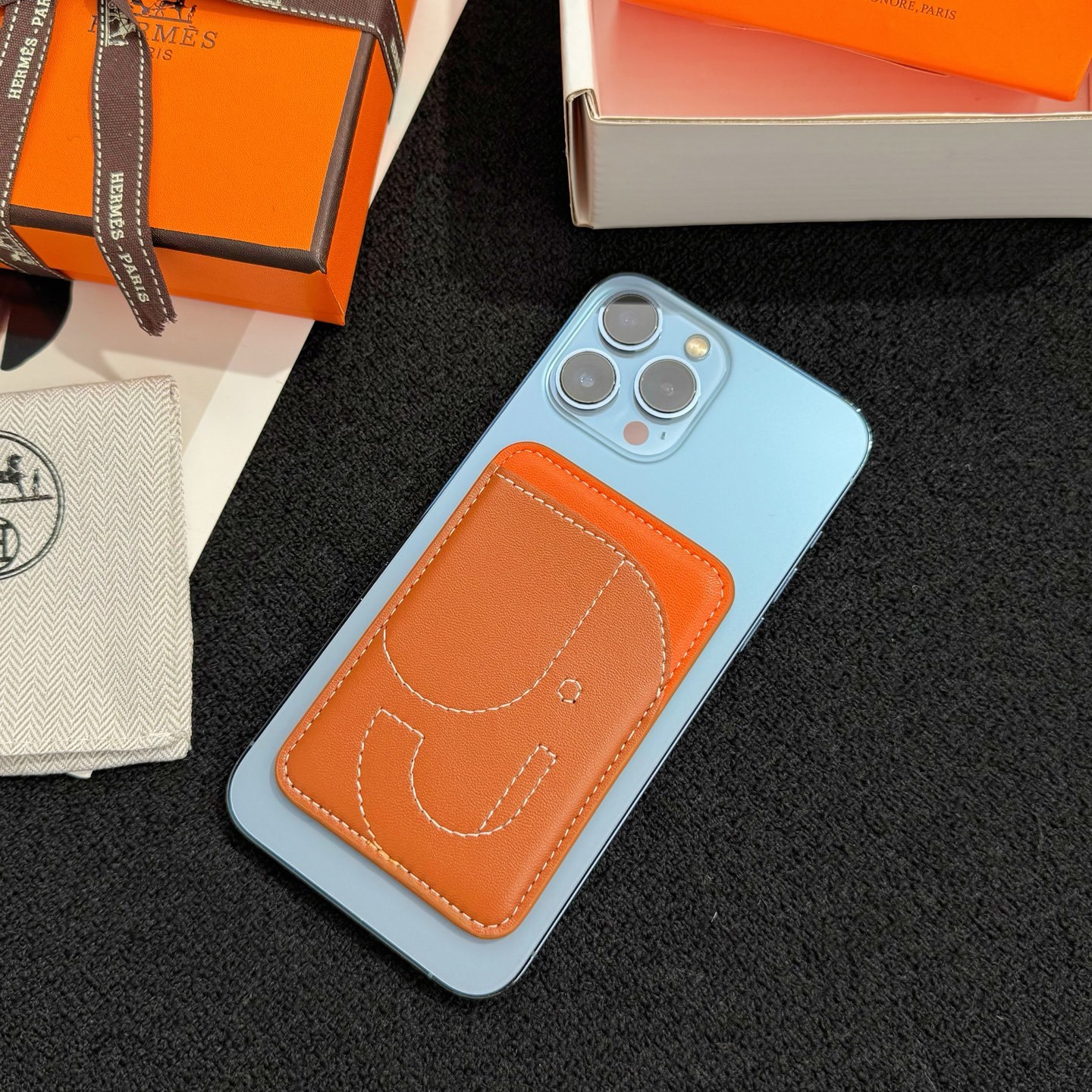 【限定新入荷】エルメス Cheval MagSafe 本革カードケース「12 シリーズ以降全 iPhone 対応」