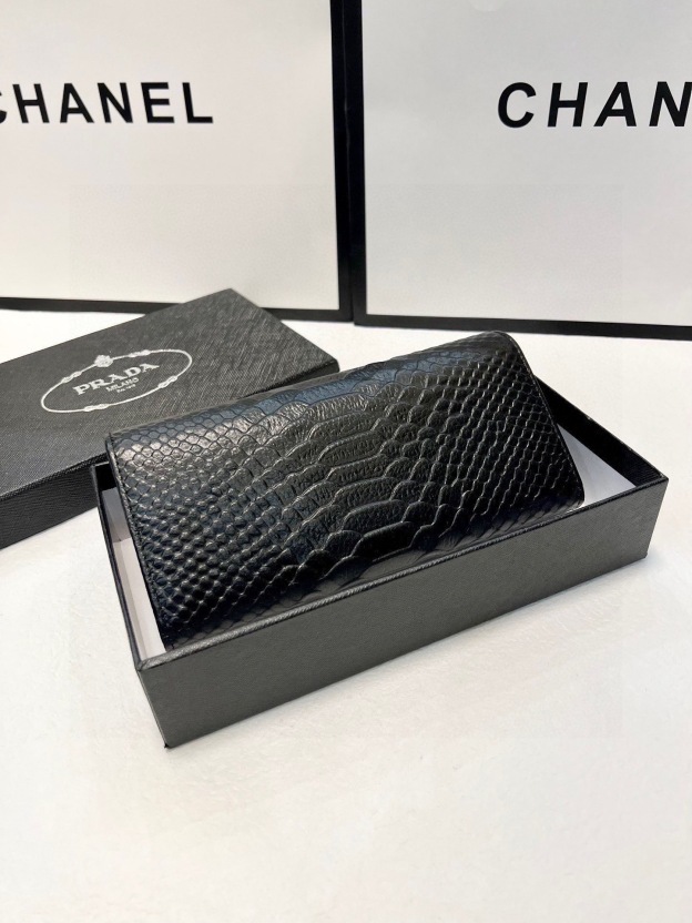 プラダ(Prada) レディース財布 2色