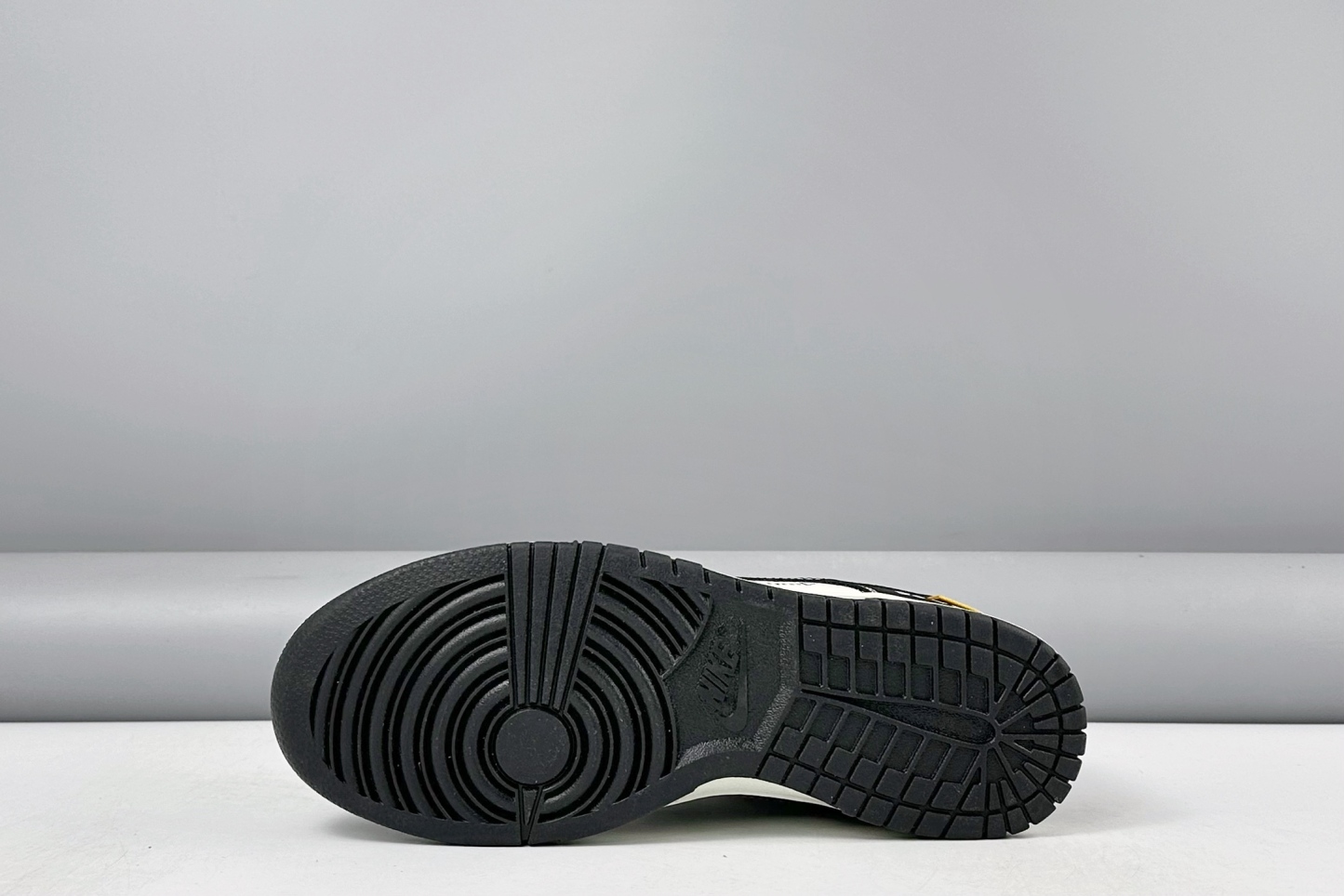 ナイキ「Nikeアライアンス製品 ク ロー カジュアルスニーカー