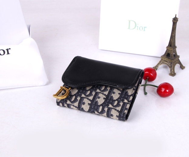 ディオール「Dior」ディオール コンパクト三つ折りウォレット 新作登場