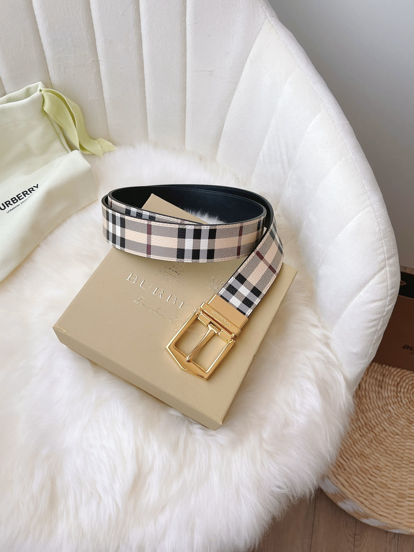 バーバリー「Burberry」ピンバックルベルト 2色