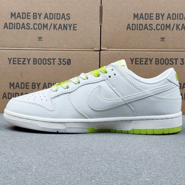 「コラボモデル」Supreme x Nike SB Dunk Low ホワイトグリーン スニーカー