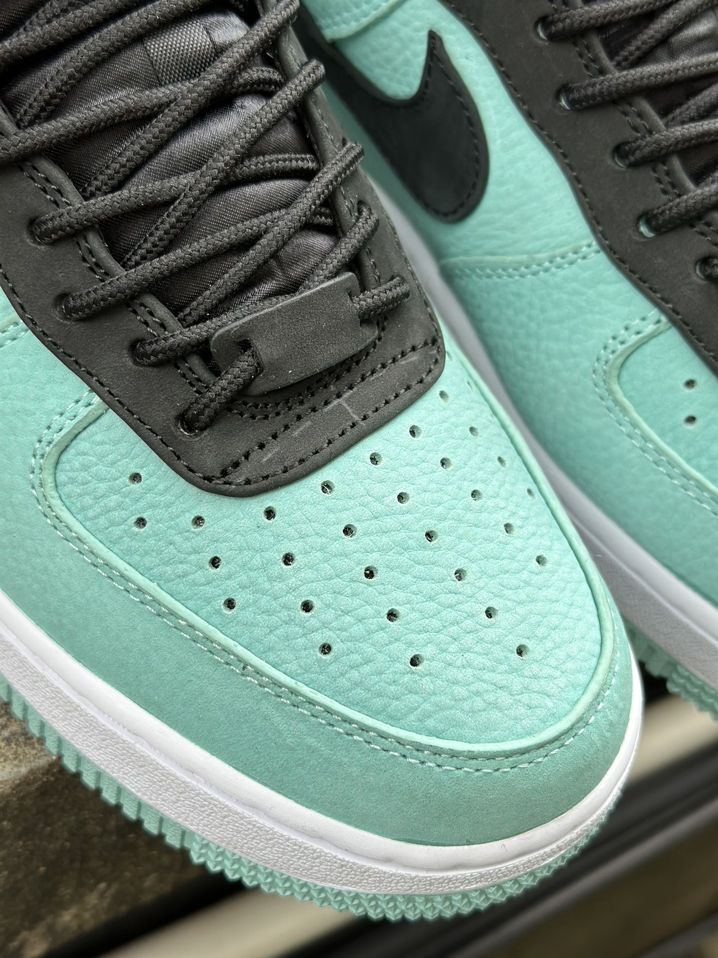 「コラボモデル」Tiffany & Co. x Nike Air Force 1 Low ニーグリーン＆ブラック スニーカー