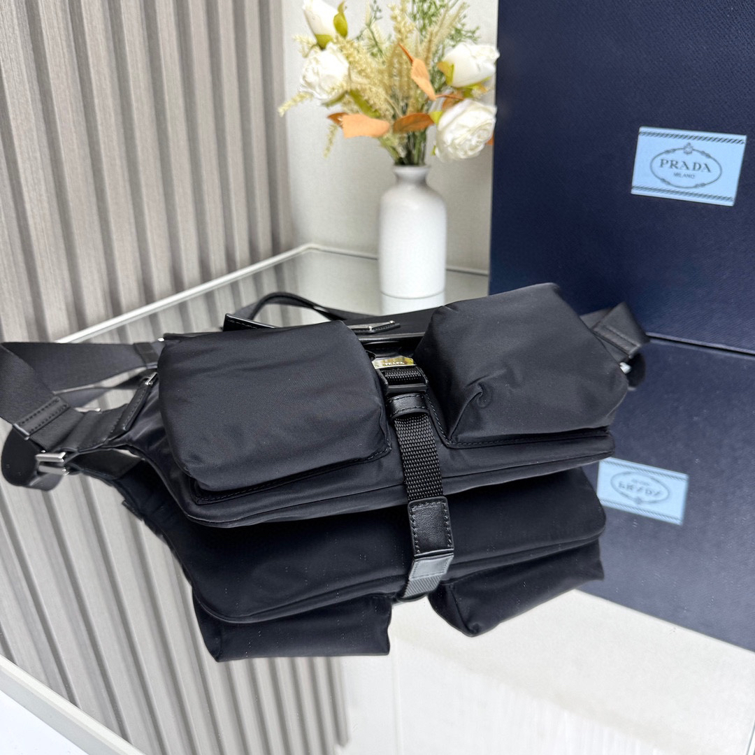 プラダ「Prada」ジオメトリック ショルダーバッグ ショルダーバッグ
