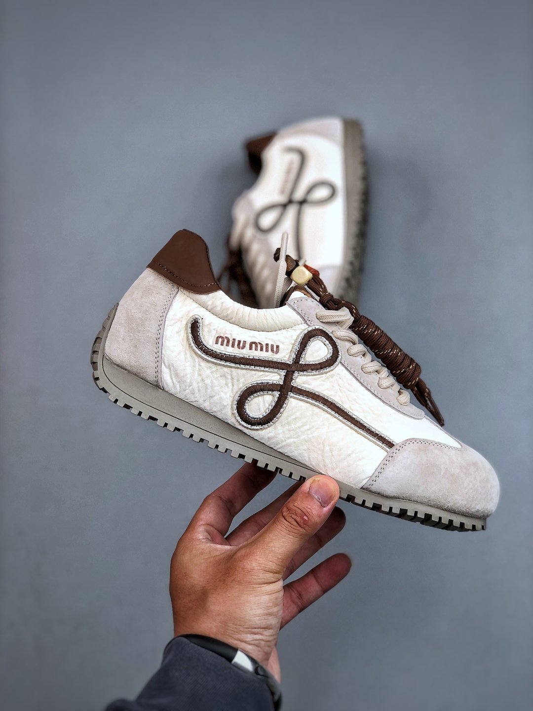 ミュウミュウ「Miu Miu」Prelude シリーズ ― ヴィンテージ×インダストリアル スタイル 多色ブレンドモデル