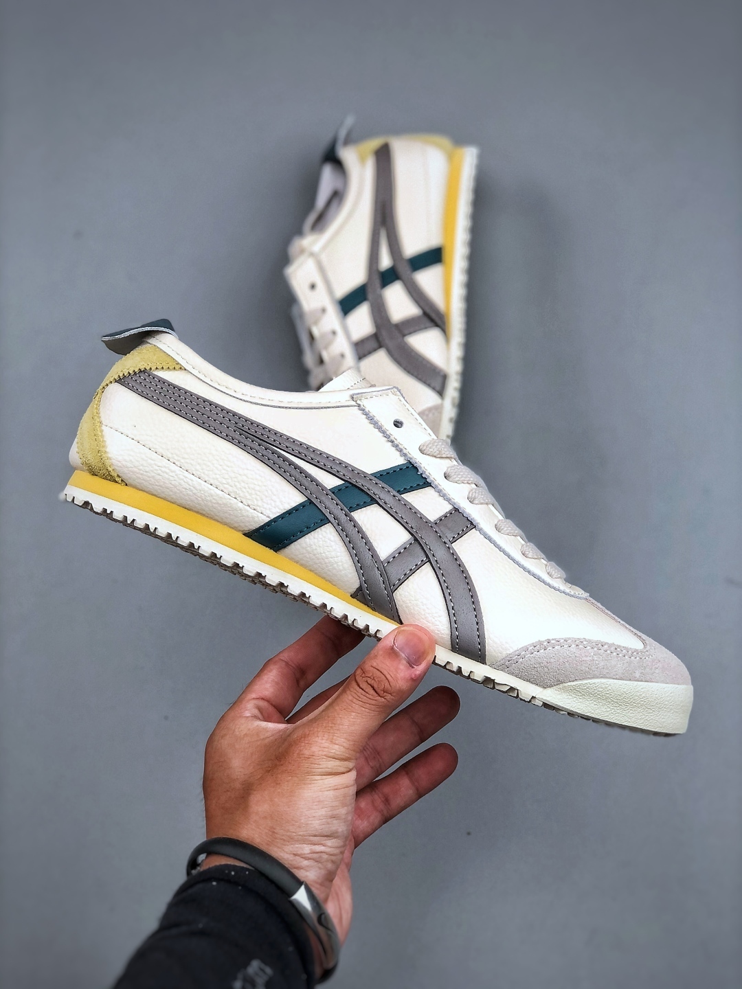オニツカタイガー「Onitsuka Tiger」MEXICO 66 スリッポン スニーカー