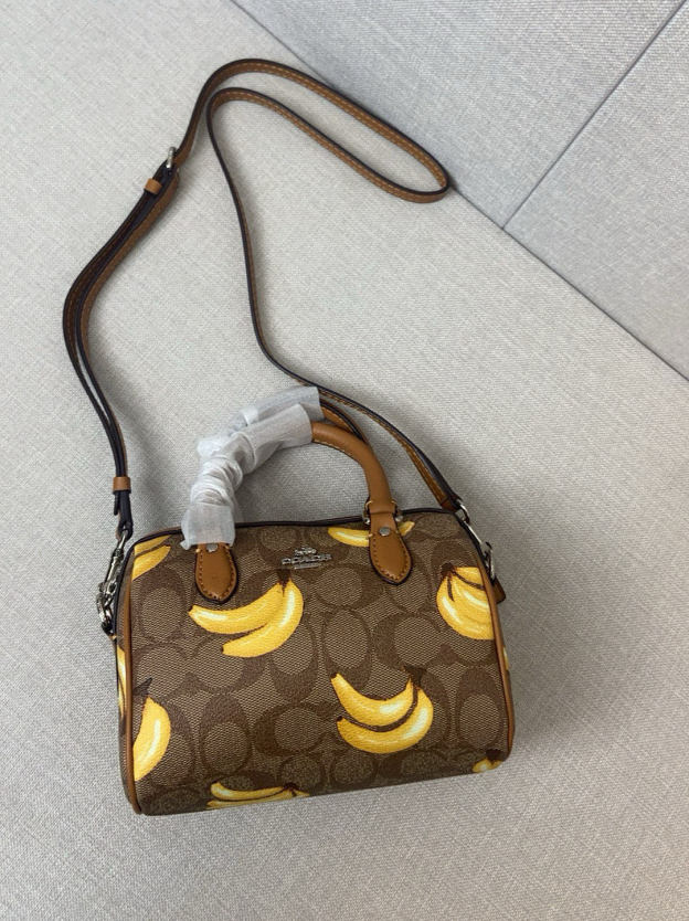 コーチ「Coach」Banana ボストン ピロー バッグ