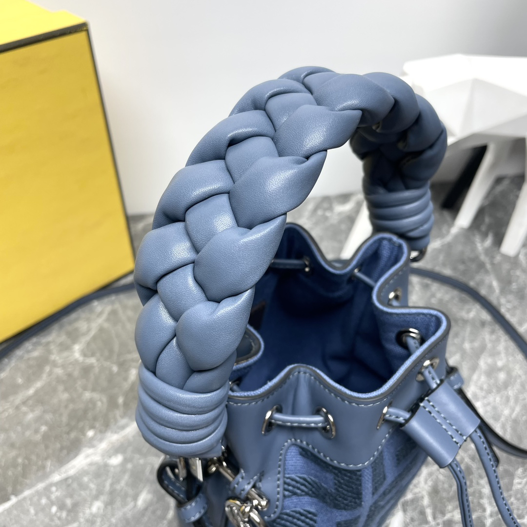 フェンディ「Fendi」 Mon Tresor mini FF刺繍布地バケットバッグ