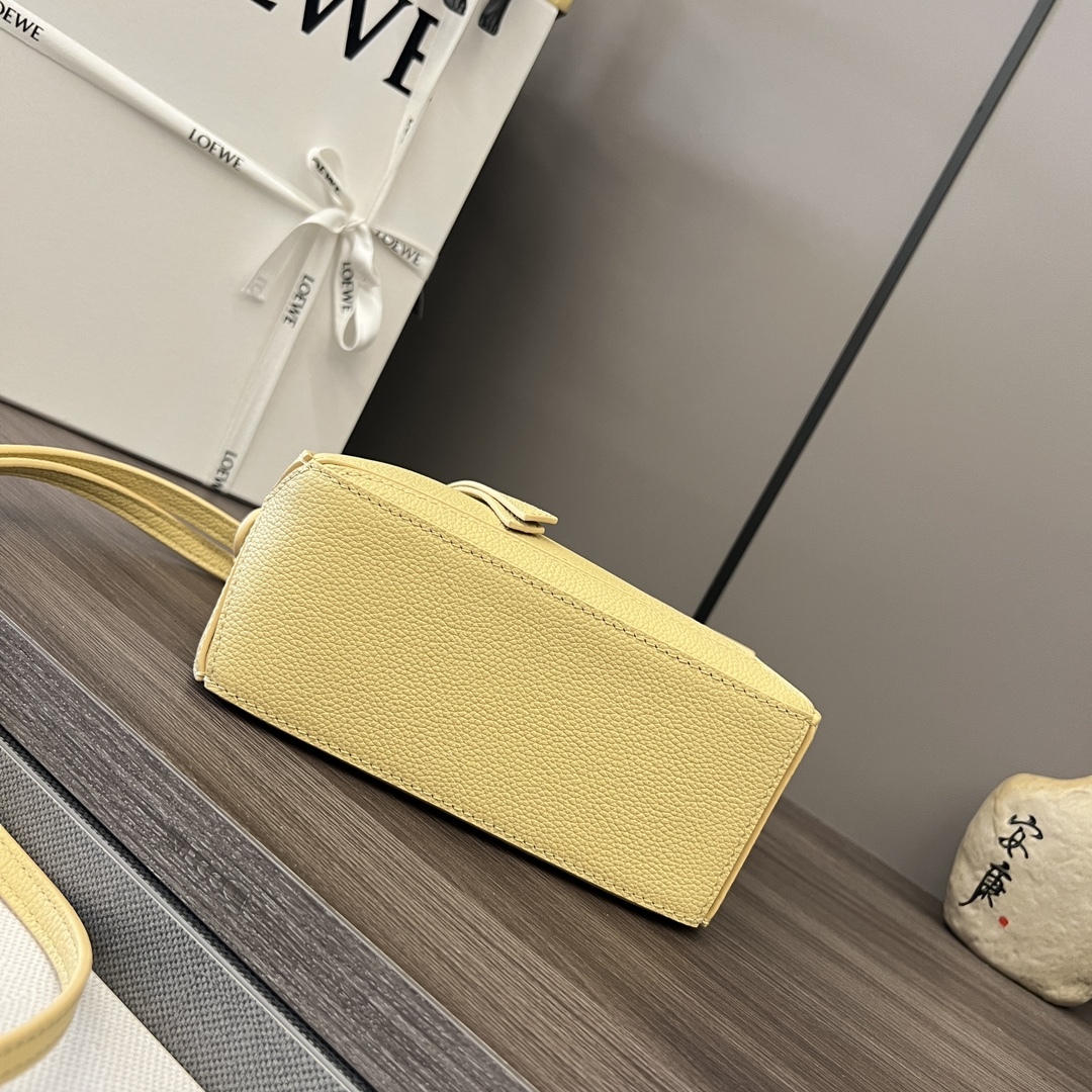 ロエベ「Loewe」ミニ ソフトグレインレザー Puzzle ハンドバッグ