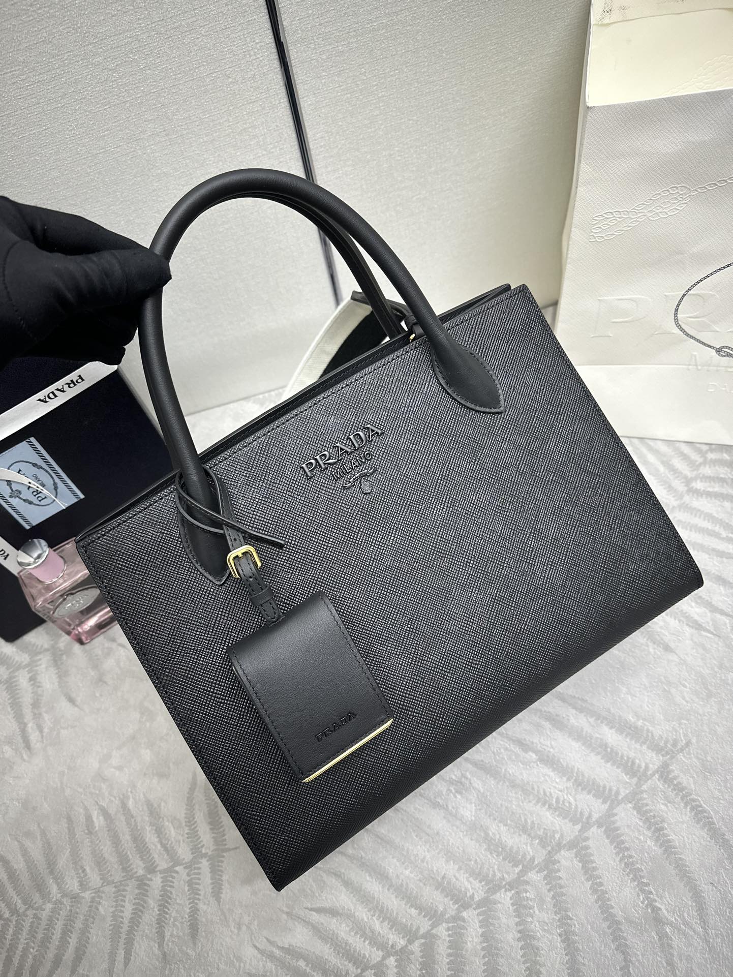 プラダ「Prada」アップグレード ラージトートバッグ（テキスタイルストラップ）