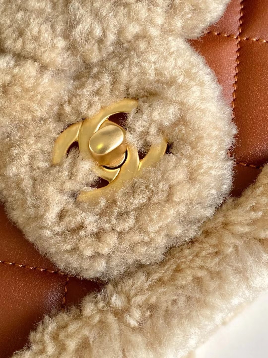 シャネル「Chanel」24K テディベア 秋冬コレクション ショルダーバッグ