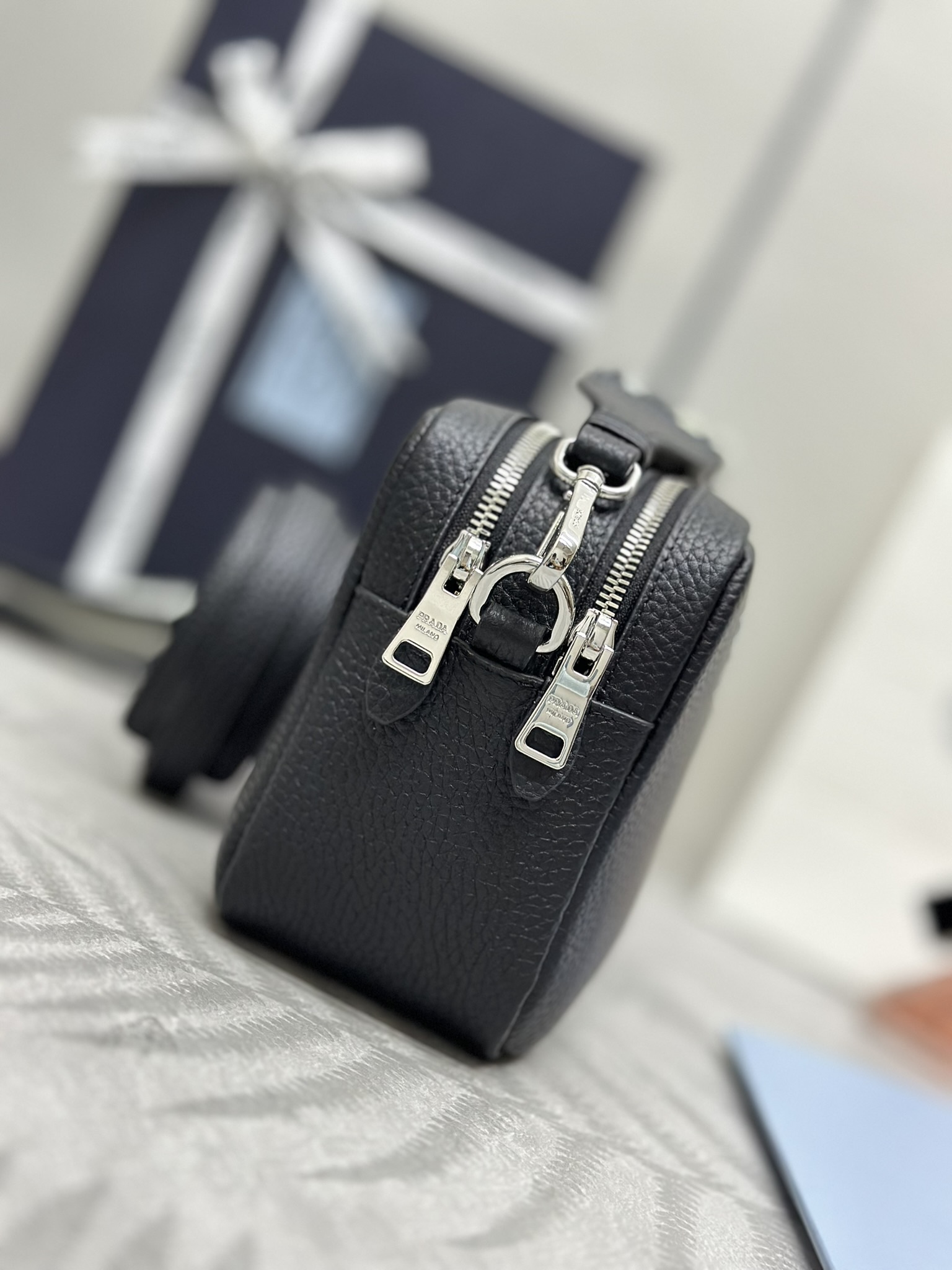 プラダ「Prada」ディアスキン デュアルストラップバッグ