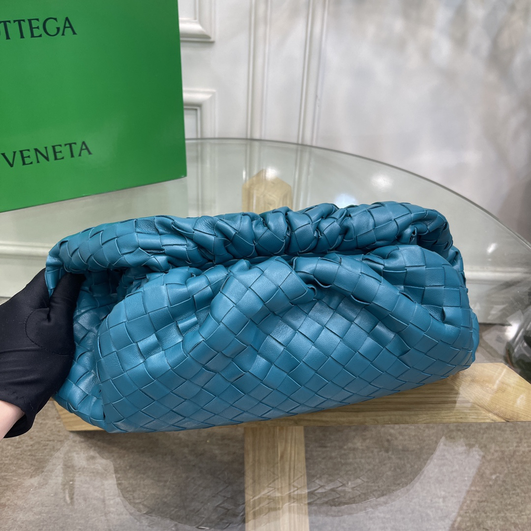 ボッテガ・ヴェネタ「Bottega Veneta」 パウチ ラージクラッチバッグ