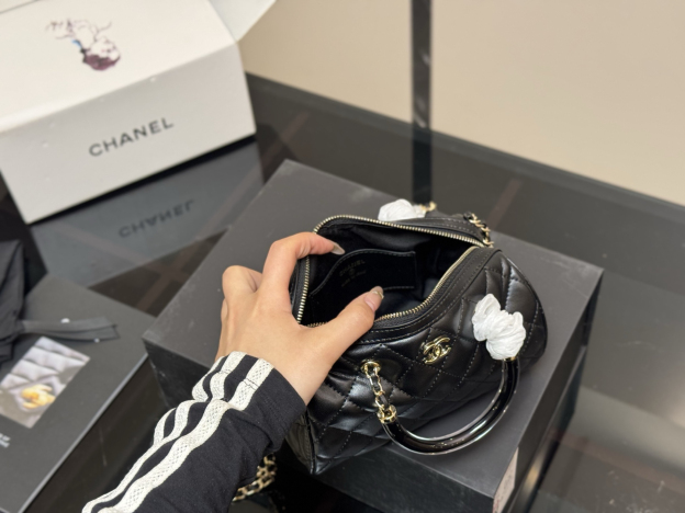 シャネル「Chanel」‌25P ボウリングバッグ