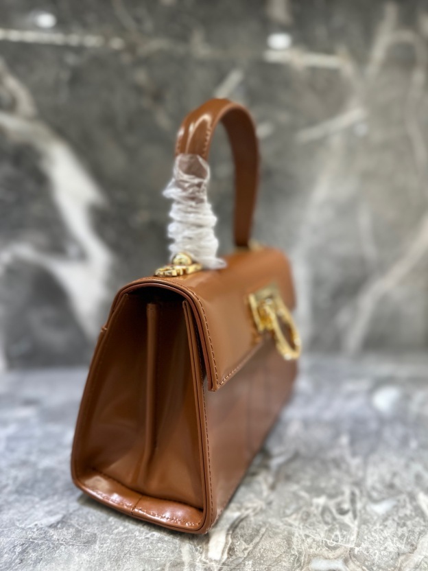 フェラガモ「Ferragamo」ミュージアムコレクション レトロトップハンドルバッグ