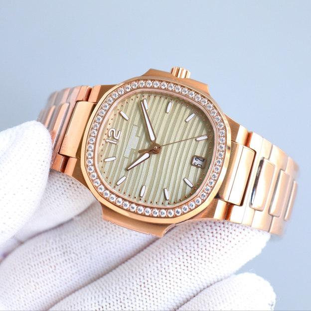 パテック・フィリップ「Patek Philippe」ノーチラス35.2mmレディースウォッチ