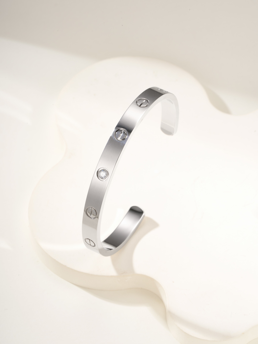 カルティエ「Cartier」ラブ オープンブレスレット