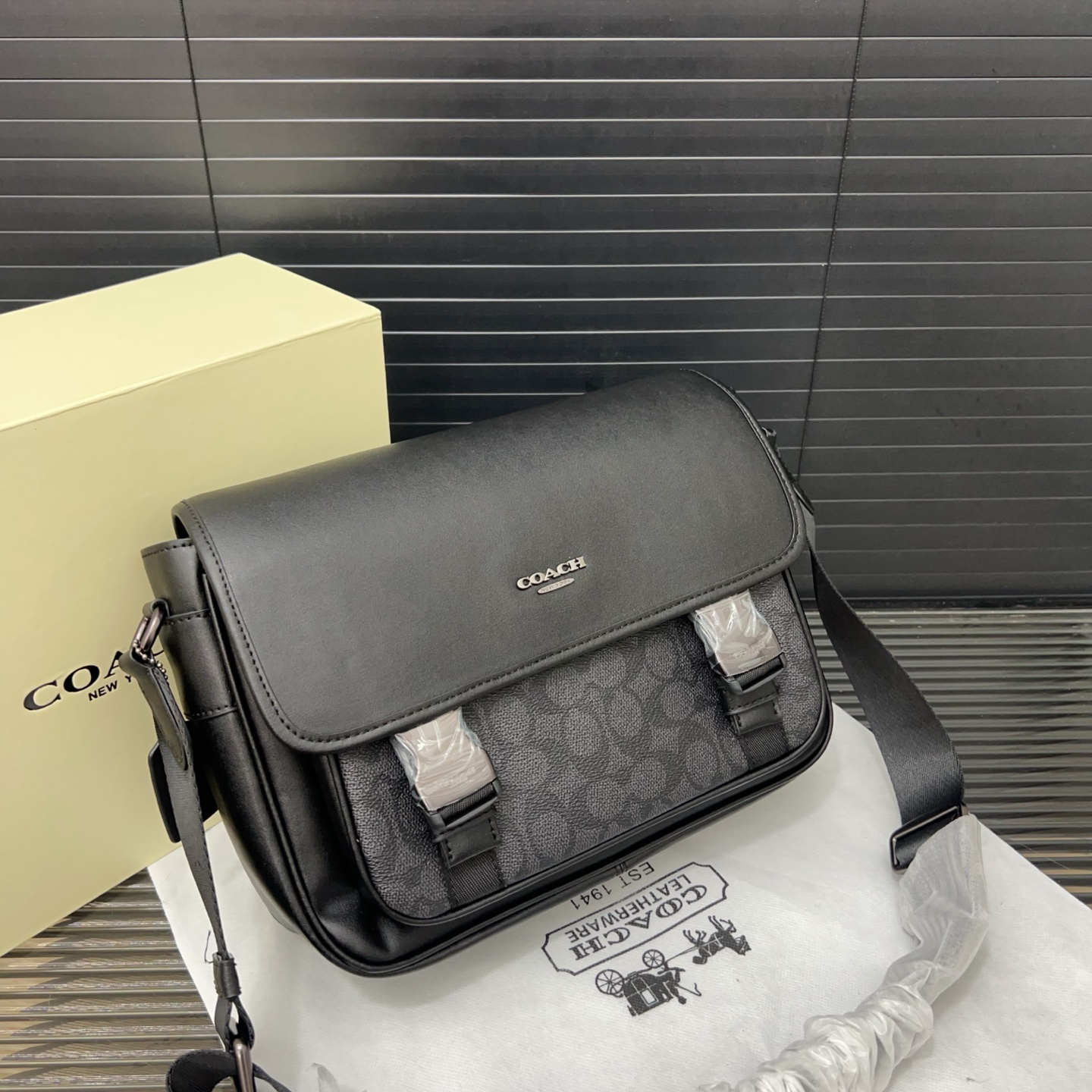 コーチ「Coach」 Racer Tra カラーブロック フラップ メッセンジャーバッグ