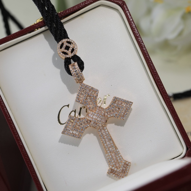 カルティエ「Cartier」 クロス ダイヤモンド ネックレス