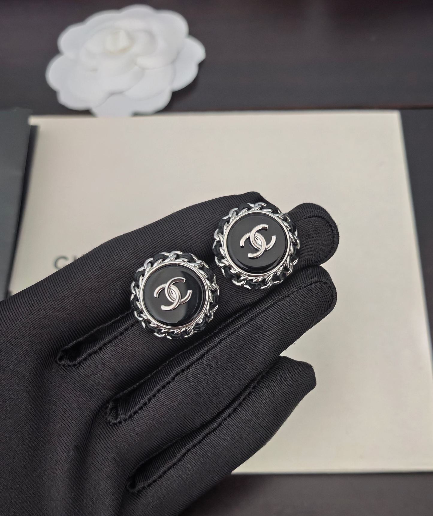 シャネル「Chanel」 ラウンド ブラック イヤリング 最新コレクション