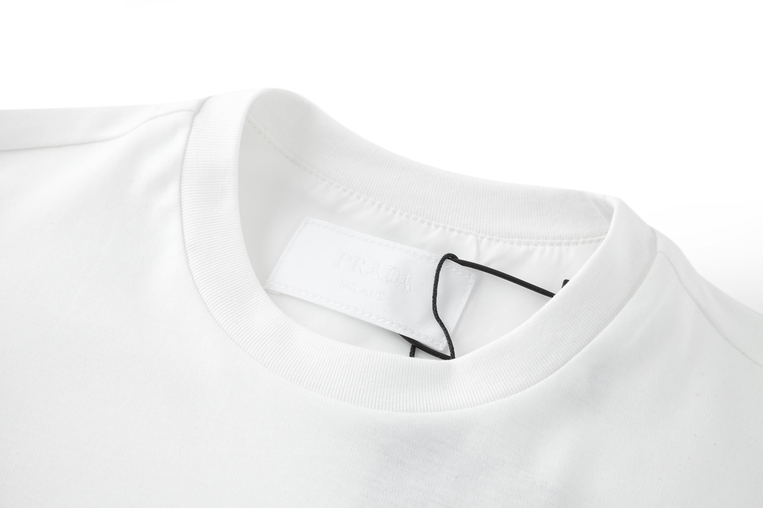 プラダ「Prada」 フロントジッパーポケット ショートスリーブTシャツ