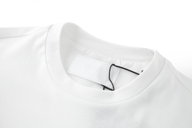 プラダ「Prada」 フロントジッパーポケット ショートスリーブTシャツ