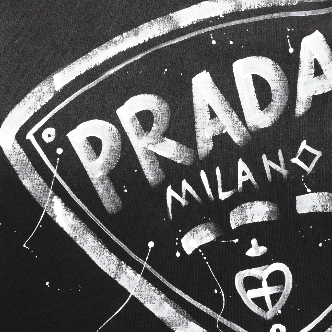 プラダ「Prada」 グラデーション ハンドペイント レター クルーネックTシャツ