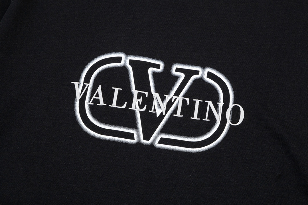 ヴァレンティノ「Valentino」アルファベット刺繍ゴーストパターンロゴクラシック識別子プリント