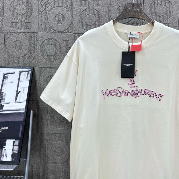 サンローラン「Saint Laurent」マルチカラー 3D刺繍ロゴ Tシャツ