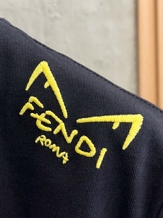 フェンディ「Fendi」25SS 春夏新作 フロントロゴ プリント ショートスリーブTシャツ
