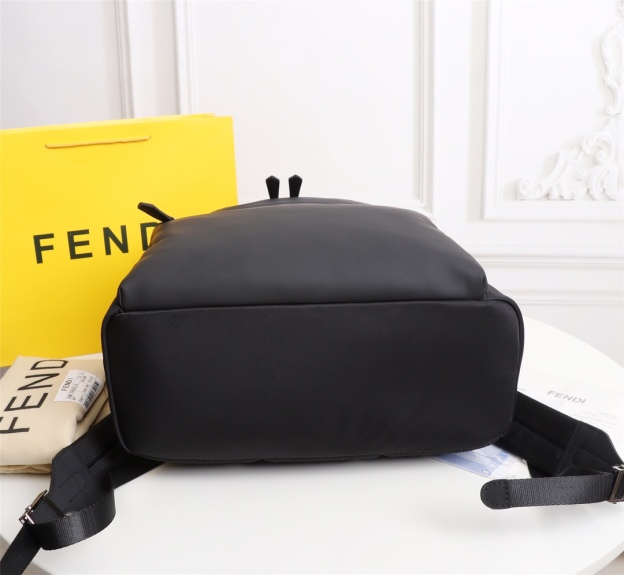 フェンディ「Fendi」 メンズ ラージバックパック