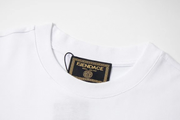 ヴェルサーチ「Versace」2024SS プレミアム プリントTシャツ