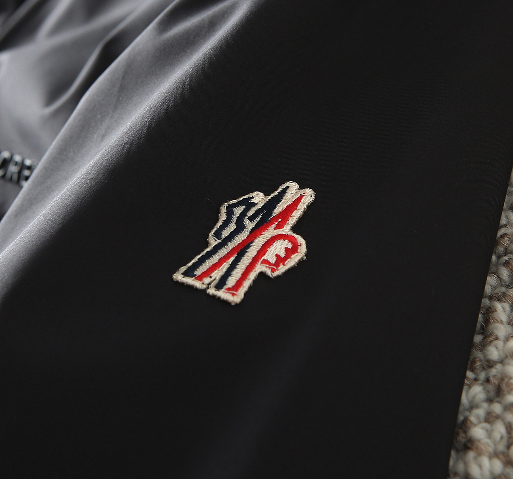 モンクレール「Moncler」秋のフード付きジャケット