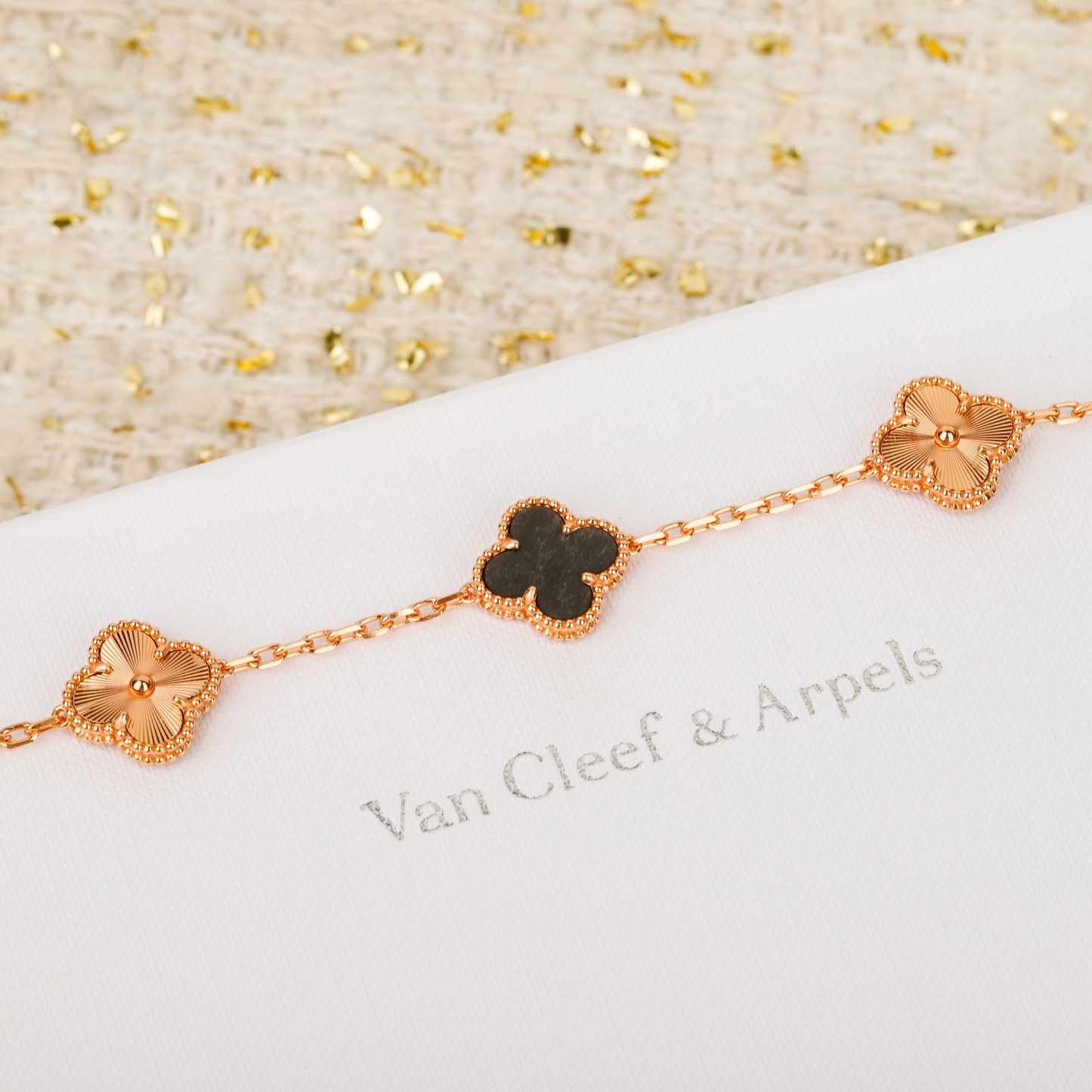 ヴァン クリーフ＆アーペル「Van Cleef & Arpels」Alhambra パールマザーオブパール レーザー ブレスレット19cm