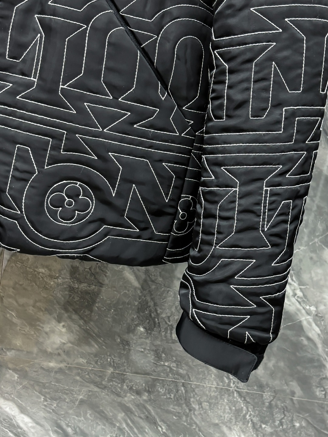 ルイ・ヴィトン「Louis Vuitton」秋冬フード付きダウンジャケット